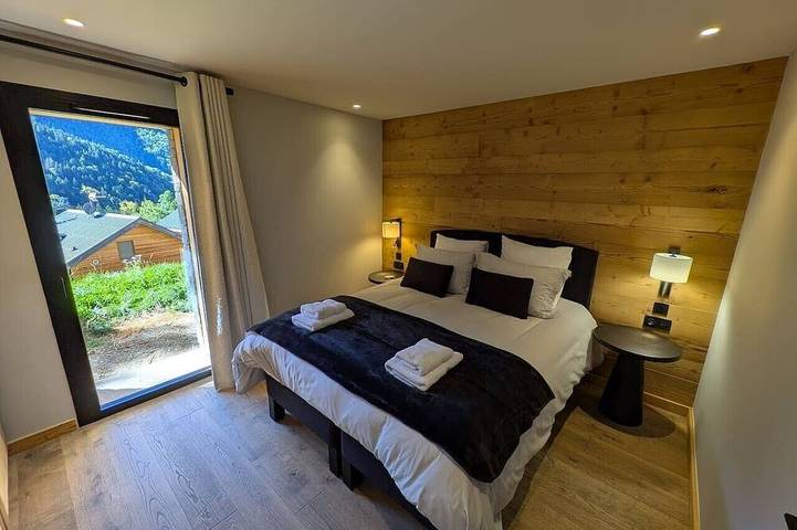 Sophisticated, Relaxed Chic, 7 bedroom & games rom in Vaujany, Écrins National Park