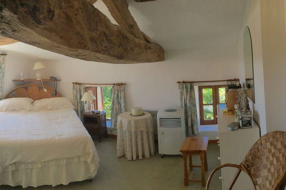 Impresionante casa de piedra y anexo con gran piscina exclusiva.  Duerme 11+ in Saint-Fort-sur-Gironde, Región de Jonzac