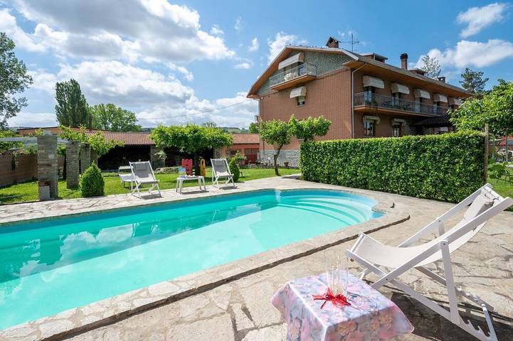 Ferienwohnung für 4 Personen, mit Pool und Garten