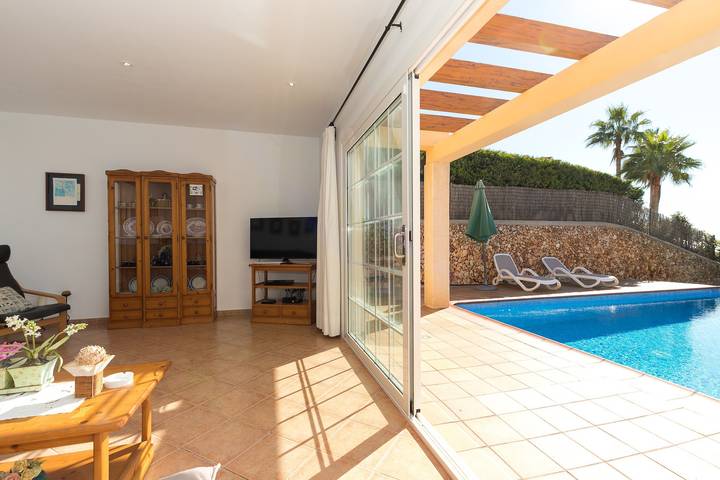 Villa Panorama familiar con vistas al mar, Wi-Fi, balcón, jardín, terrazas y piscina in Sant Jaume, Municipio de Alaior