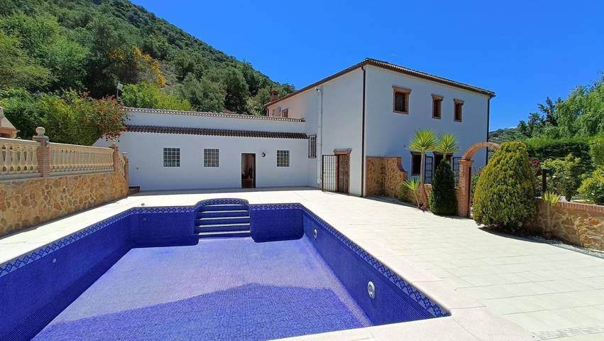 Gîte pour 2 personnes, avec piscine ainsi que jardin et vue, animaux acceptés à Loja - 2