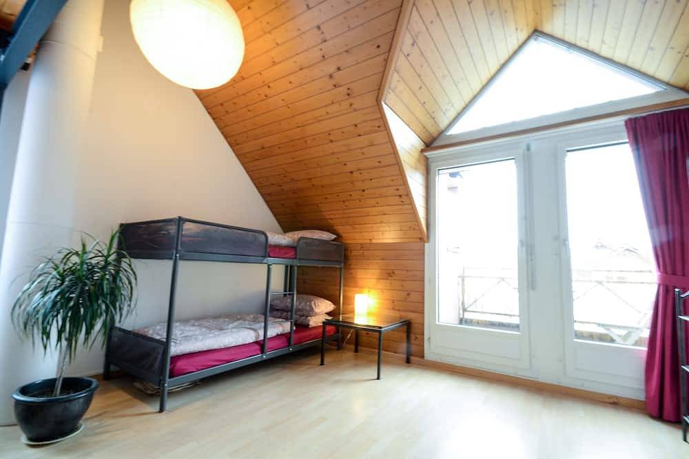 Ganze Wohnung, Geräumige, helle, sonnige Balkone. Nah an allen Annehmlichkeiten. Großartige Aussichten. in Matten bei Interlaken, Thunersee