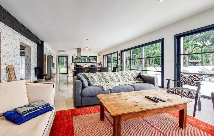 Location de vacances pour 12 personnes, avec piscine ainsi que terrasse et jardin à Saint-Laurent-de-la-Prée - 4