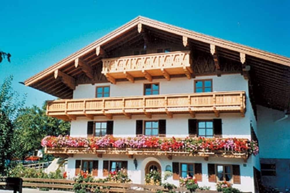 Ganze Wohnung, Ferienwohnung I, 40 qm für 4 Pers. 2 sep. Schlafzimmer in Rottau, Grassau