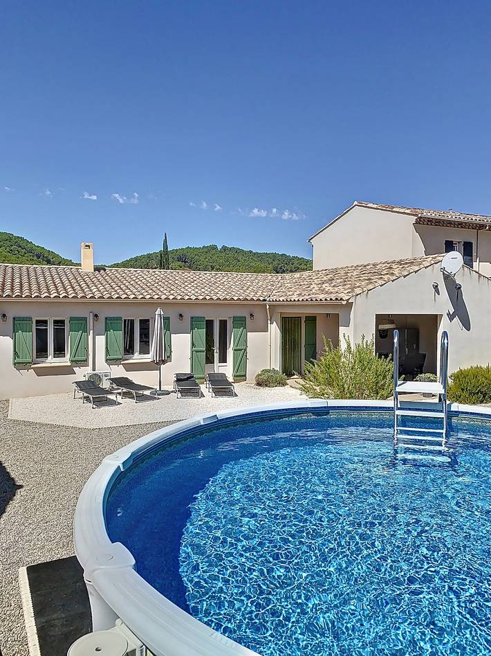 Gîte pour 8 personnes, avec piscine