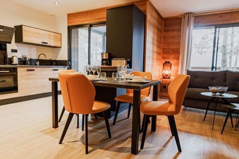 Lodge avec bain à remous privatif, proche du golf et piscine réservée - Confort et activités garanties in Le Chambon-sur-Lignon, Massif central