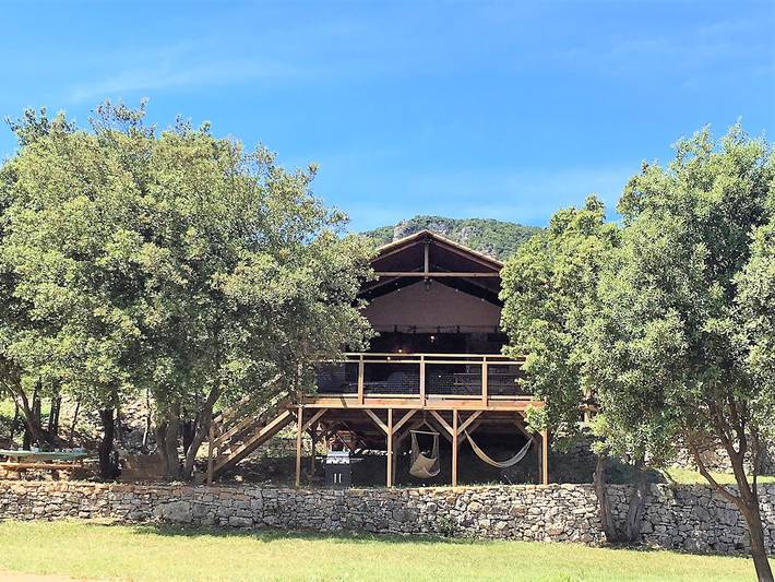 Lodge pour 6 personnes, avec jardin et terrasse ainsi que jacuzzi et piscine