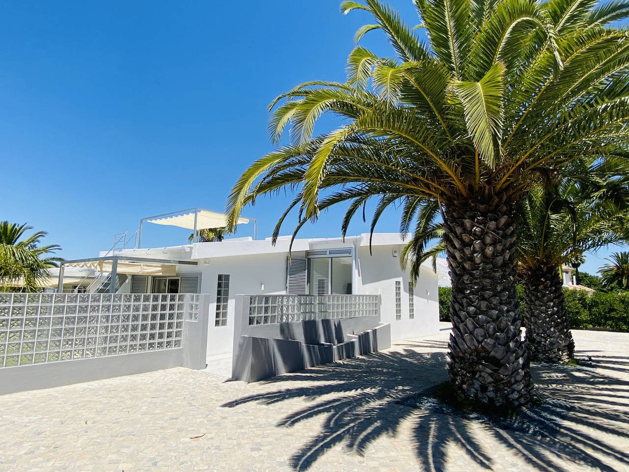 Modern Villa in Quarteira with Private Pool, Garden, and Close to the Sea - Sleeps 8 in Quarteira, Faro District