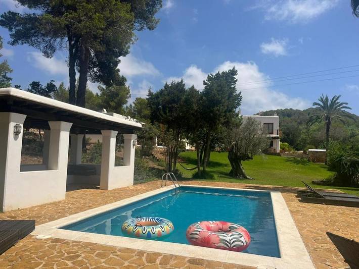 Maison d’hôte pour 6 personnes, avec piscine et jardin ainsi que vue et terrasse à Santa Eulària des Riu - 3