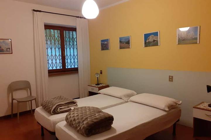 Ganze Wohnung, Wunderbarer Seeblick, Wifi, Schwimmbad, Garage in Malcesine, Gardasee-Berge