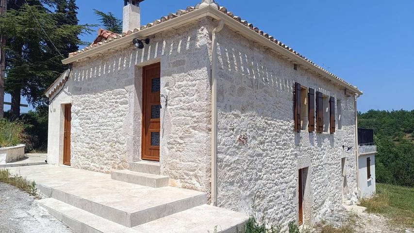 Location de vacances pour 6 personnes, avec jardin et vue à Villesèque