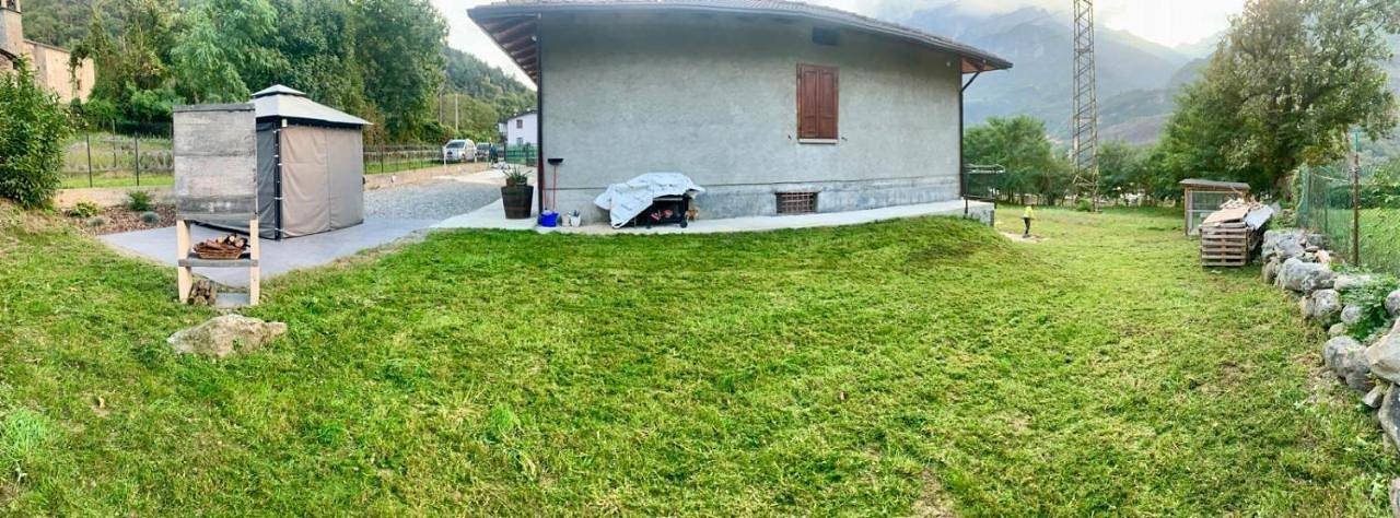 Location de vacances pour 6 personnes, avec vue ainsi que jardin et terrasse, animaux acceptés à Capo di Ponte - 4