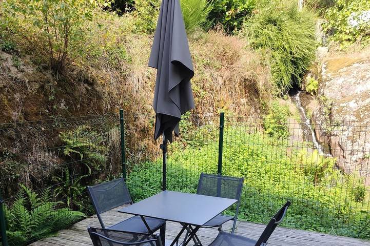 Location de vacances pour 6 personnes, avec piscine ainsi que jardin et terrasse à Augignac - 4