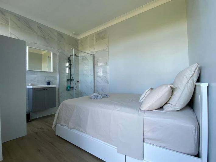 Gîte pour 2 personnes, avec jardin et piscine ainsi que terrasse et vue à Saint-Sulpice-de-Faleyrens