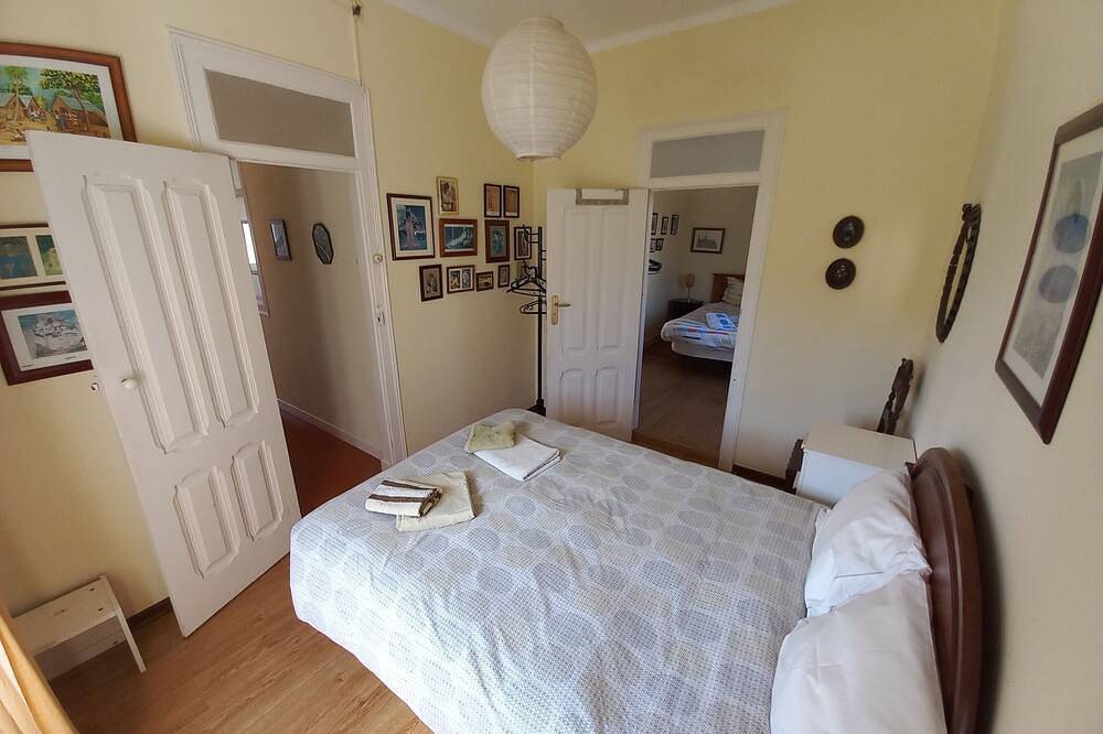 Villasferrel - Flowerpot Chalet - with large courtyard and living area in Ferrel, Leiria District