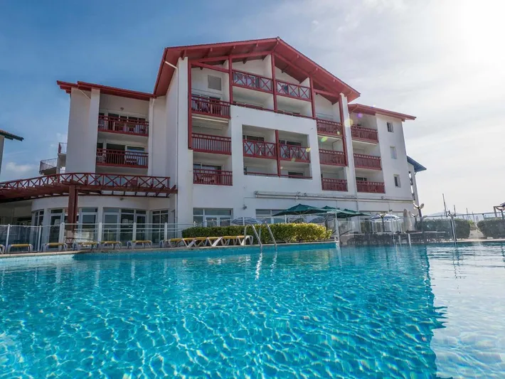 Aparthotel para 4 personas, con vistas además de piscina y terraza, Se admiten mascotas - 1