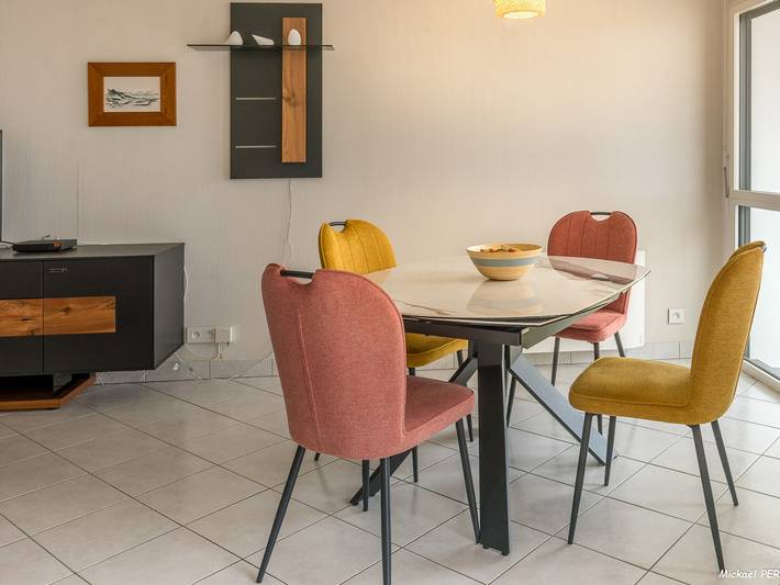 Ganze Wohnung, T3 Whg, Terrasse, Parkplatz, 50m Strand, in der Nähe von Geschäften in Larmor-Plage, Côte des Mégalithes
