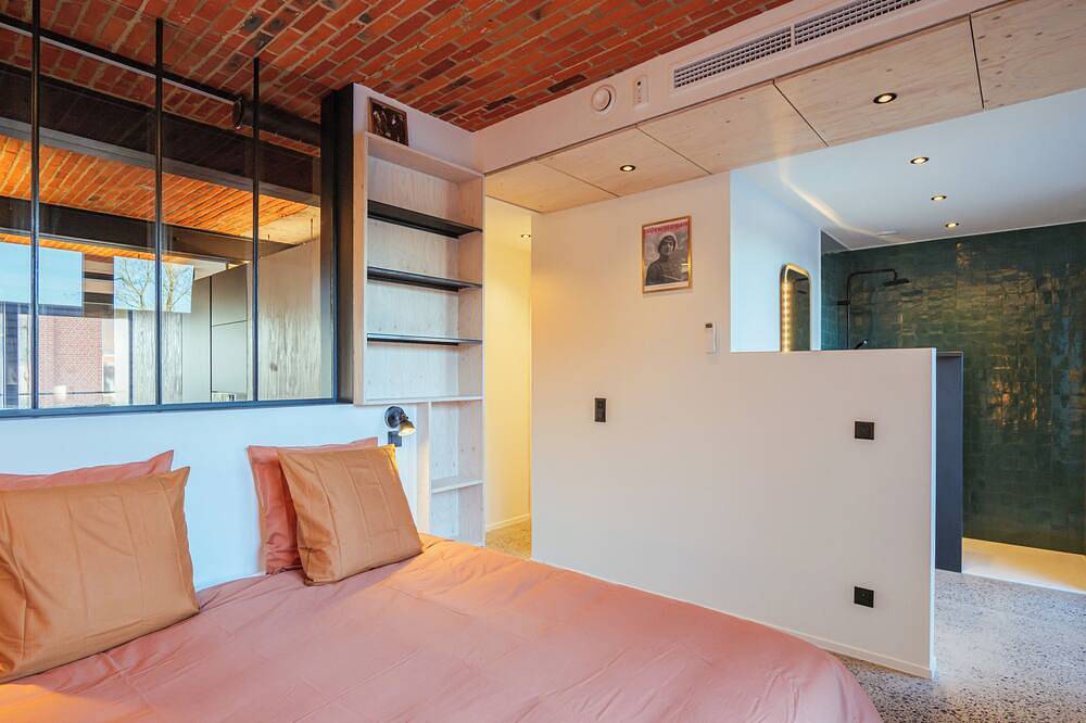 Geheel appartement, La Camuche by Hélène Dutrieu in Doornik, Henegouwen