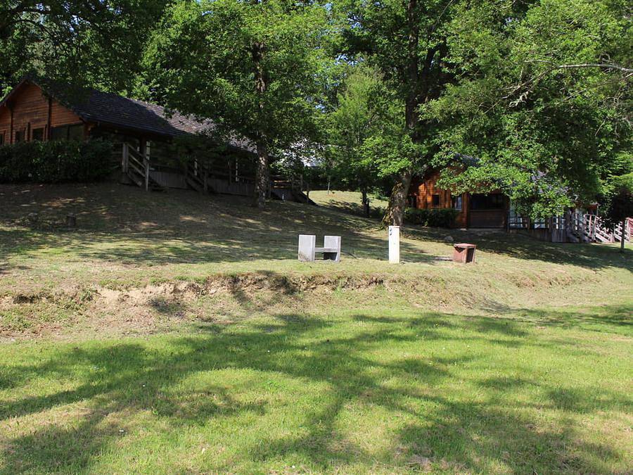 Camping Au Bois de Calais - Gîte 4 personnes - Gîte : 2 chambres dont 1 passante 4 pers in Région de Tulle