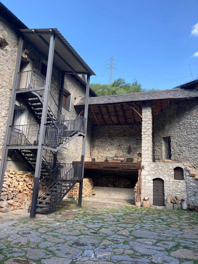 Gîte pour 4 personnes, avec piscine ainsi que jacuzzi et jardin à Rialp - 2
