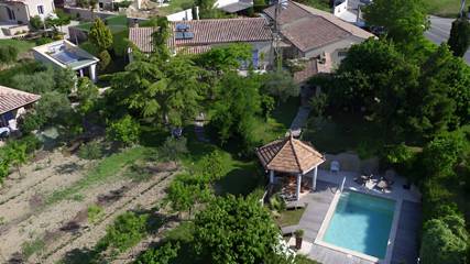 Chambre d’hôte pour 4 personnes, avec piscine et jardin, animaux acceptés dans Dentelles de Montmirail