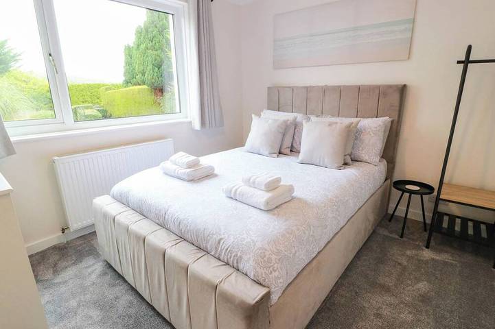 Camusfearna, pet friendly, country holiday cottage in Colvend in Kippford, Dumfries and Galloway