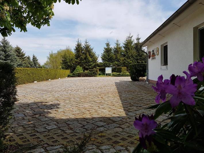 Hotel, mit Terrasse und Garten sowie Ausblick in Karls Erlebnis-Dorf Rövershagen - 3