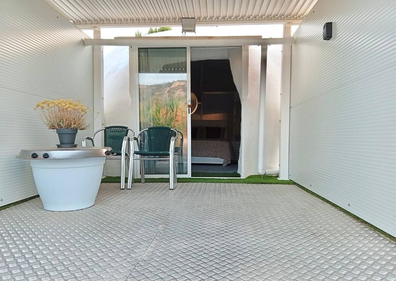Glamping 'Domo en la Naturaleza con Desayuno', Terraza Privada y Vistas a la Montaña in Villena, Interior de Alicante