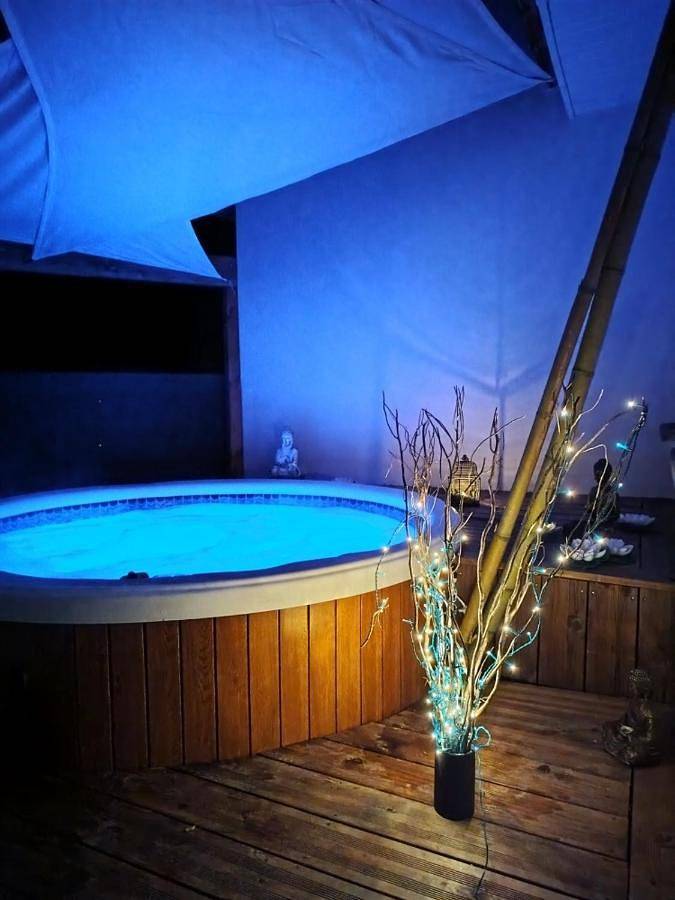 Location de vacances pour 4 personnes, avec piscine ainsi que jacuzzi et jardin à Massillargues-Attuech