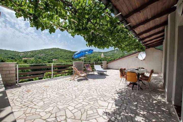 Ganze Ferienwohnung, Ferienwohnung mit Terrasse und Klimaanlage in Primorje-Gorski Kotar