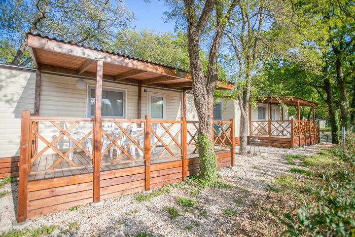 Camping pour 5 personnes, avec Terrasse et Jardin ainsi que Bassin pour enfant et Piscine à Funtana - 3