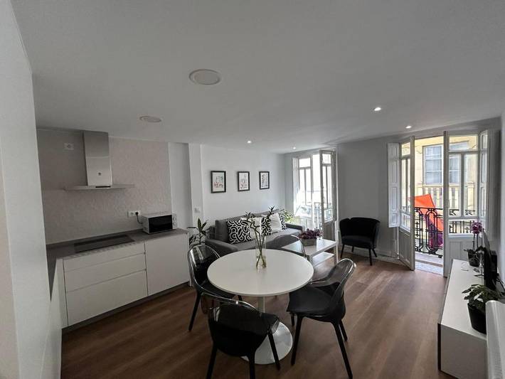Apartamento para 4 personas, con balcón y vistas en Puentedeume