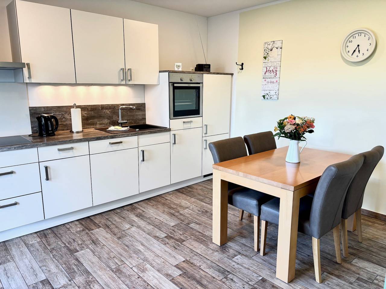 Ganze Wohnung, Ferienwohnung Kühlungsborn mit privater Terrasse, privatem Garten und Wi-Fi in Kühlungsborn, Mecklenburgische Ostseeküste