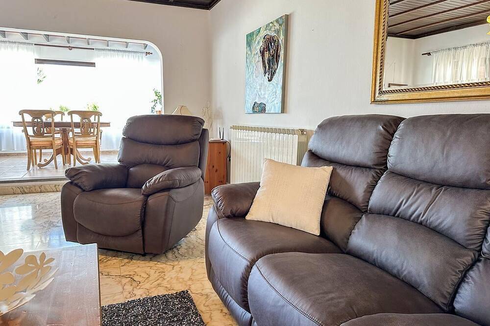 Villa Sol with 3 bedrooms  Nudist village, Charco del Palo, Lanzarote, with sea view. in Charco del Palo, Haría