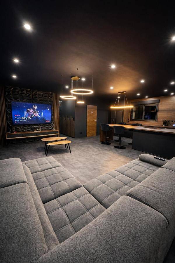 Villa pour 9 personnes, avec jacuzzi ainsi que piscine et jardin dans les Ardennes