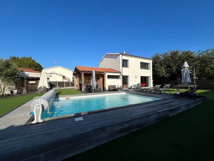 Maison de vacances pour 10 personnes, avec Terrasse ainsi que Jardin et Piscine au Bassin d'Arcachon