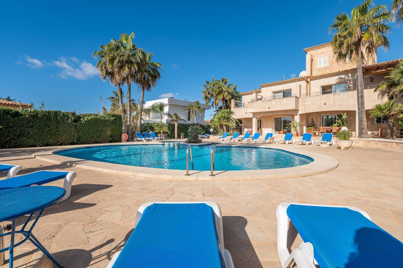 Ganze Wohnung, Ferienwohnung 'Residencial Planta Baja Vista Mar' mit Meerblick, Gemeinschaftspool und Wlan in Cala Santanyí, Santanyí