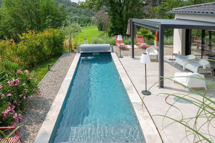 Location de vacances pour 4 personnes, avec terrasse ainsi que jardin et piscine à Salernes - 4