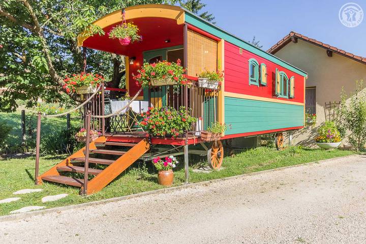Gîte pour 2 personnes, avec jardin et piscine à Saint-Genix-sur-Guiers - 3