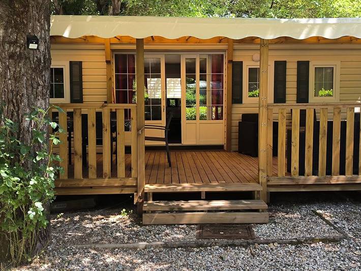 Camping pour 8 personnes, avec piscine et terrasse