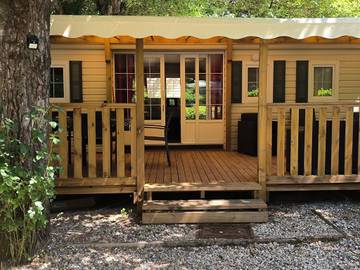 Mobil home pour 8 personnes, avec terrasse et piscine à Mialet