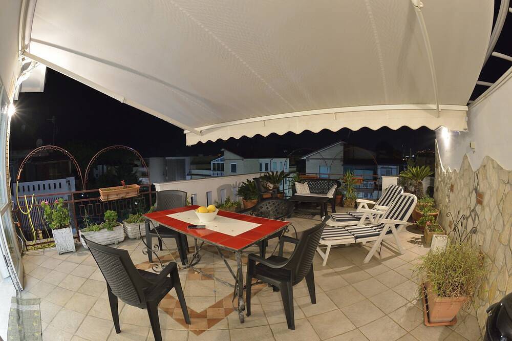 Apartamento entero, An apartment nestled in the sun 110 meters from the sea in Scauri, Provincia de Latina