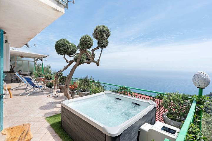 Holiday rental for 4 people, with Balcony and Hot tub in Naples Province