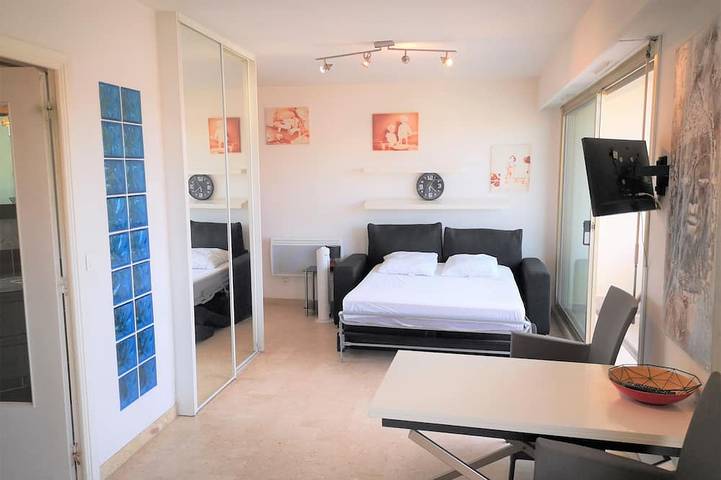 Ganze Wohnung, Schöne Studio-Dachterrasse Panoramablick Full Center 3 min Strand in Juan-les-Pins, Antibes
