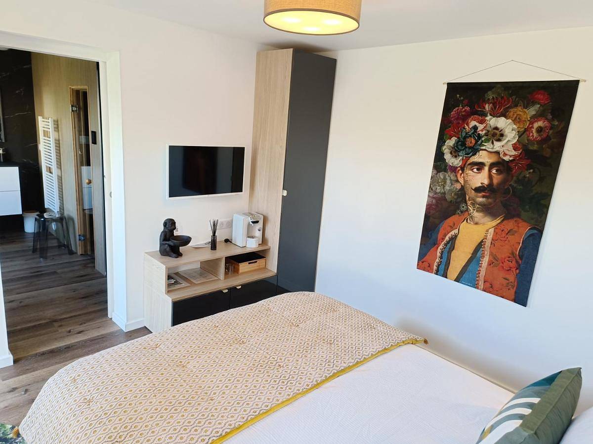 Double Room with Private Bathroom in Quimper, Région de Quimper