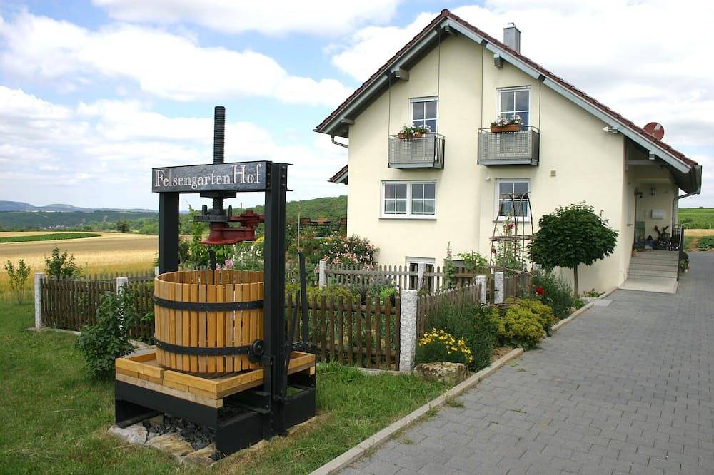 Ganze Wohnung, Ferien auf dem Winzer- und Bauernhof in Hessigheim, Landkreis Ludwigsburg