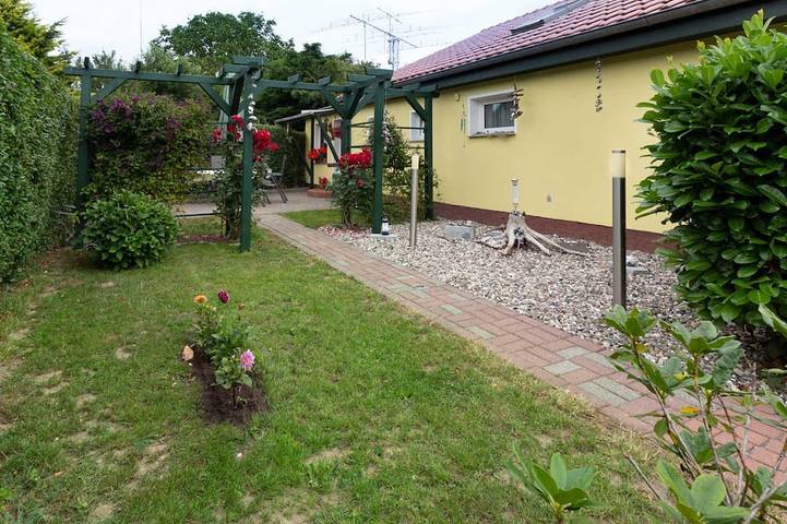 Bungalow für 4 Personen, mit Terrasse und Garten