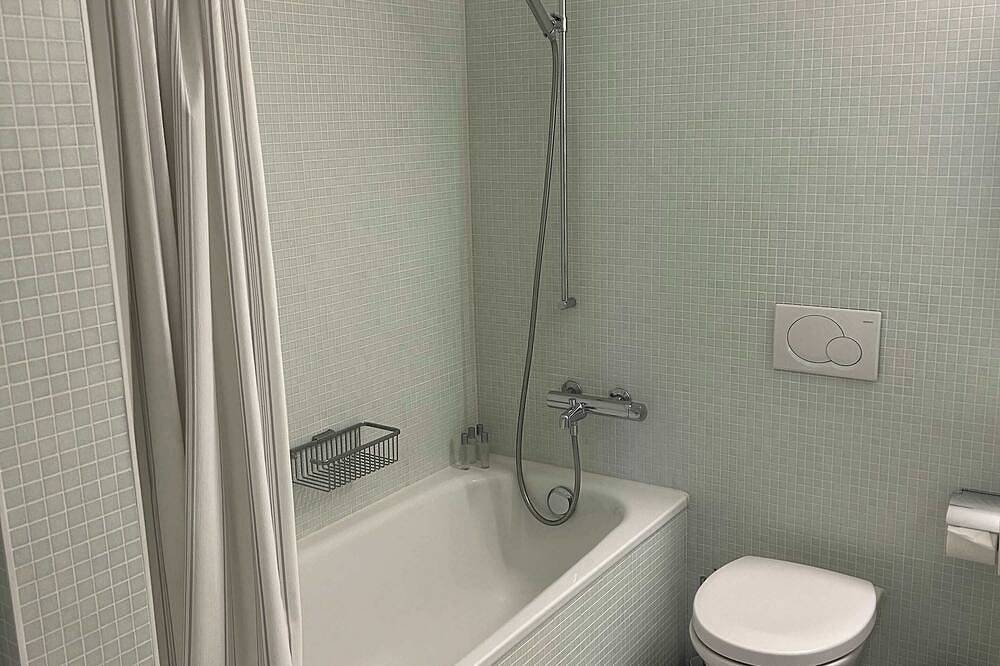 Appartamento intero, Stylish 2.5-Room + Basel Card | 6th-Floor Comfort in Basilea, Aargau-Basel