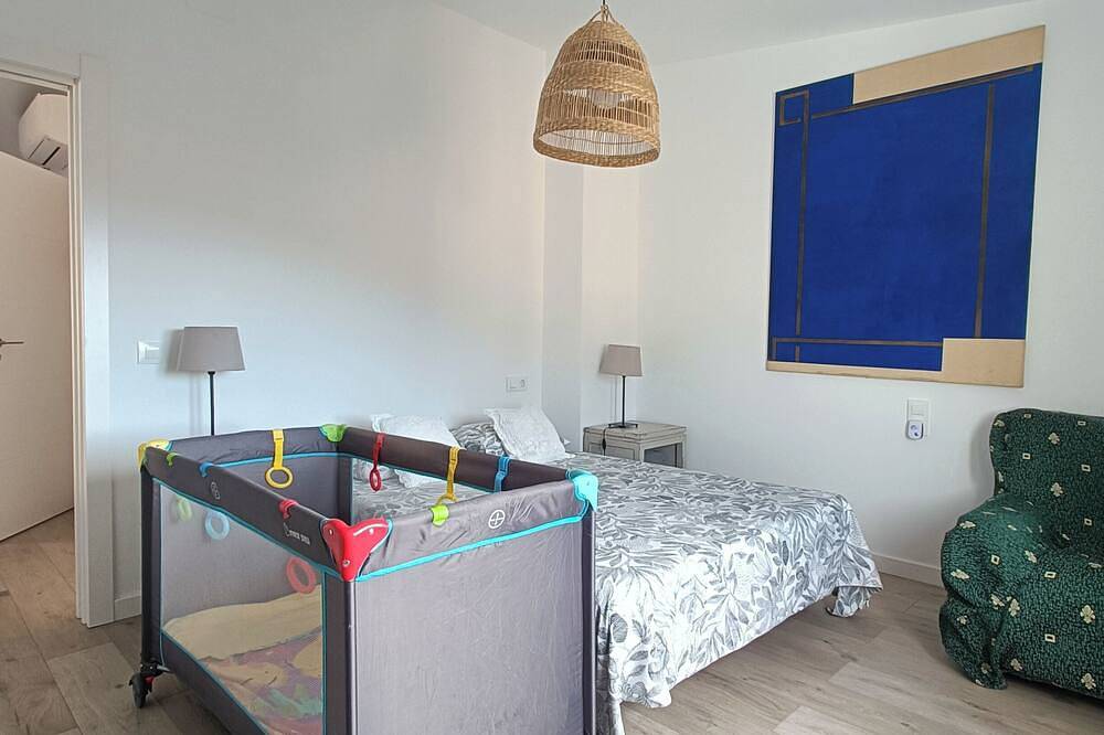 Ático Relax: Vistas al Mar y Montaña, Enorme Terraza y Garaje Bicis. Fibra 1 Gb in Palau Sabardera, Alt Empordà