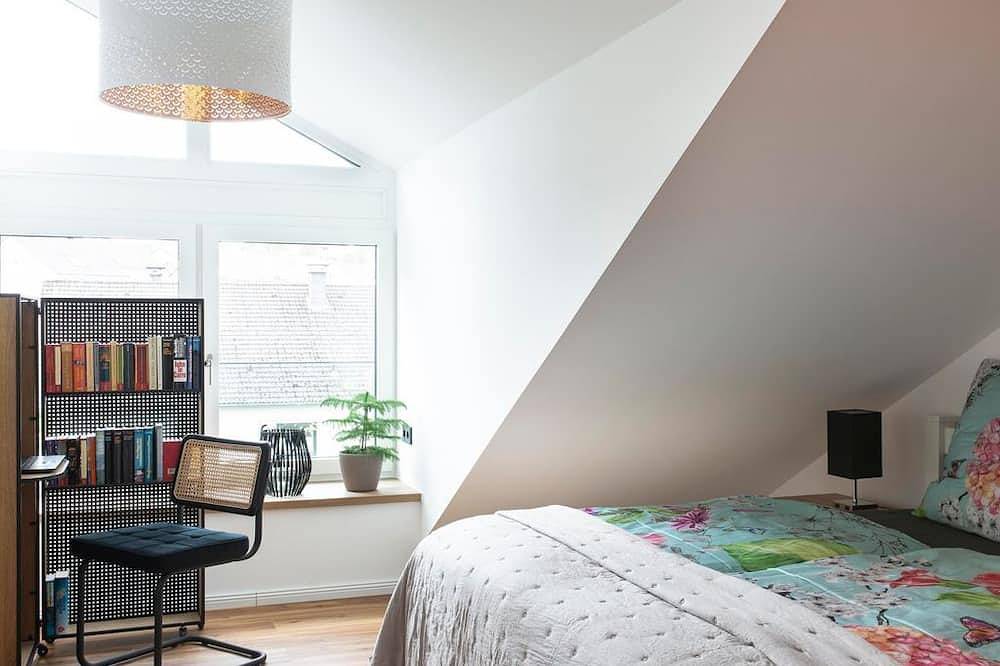 Ganze Wohnung, Ferienwohnung \"Haus am See\" Castor Gbr - Appartement/Fewo, Dusche und Bad, Wc, 2 in Kastellaun, Hunsrück